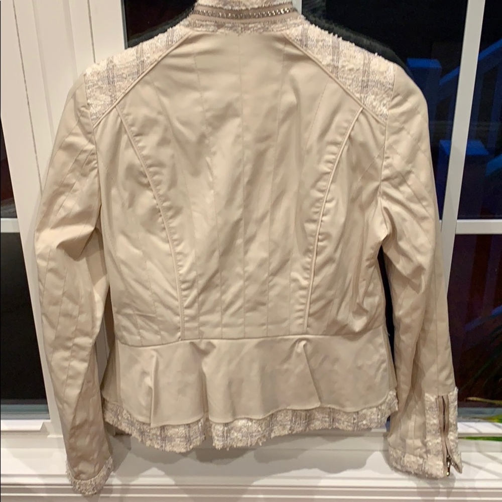Blazer - Picture 7 of 7